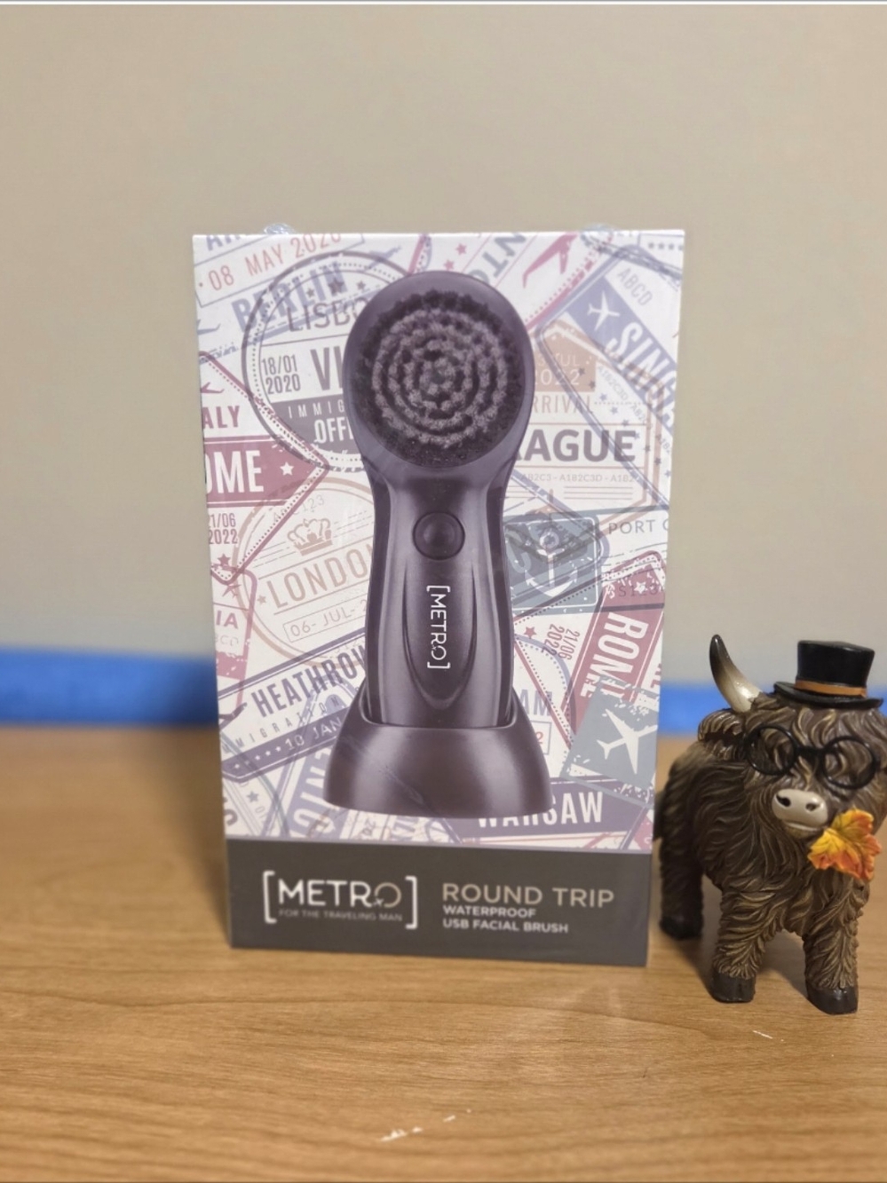 METRO Round Trip USB Facial Brush for Traveling Man